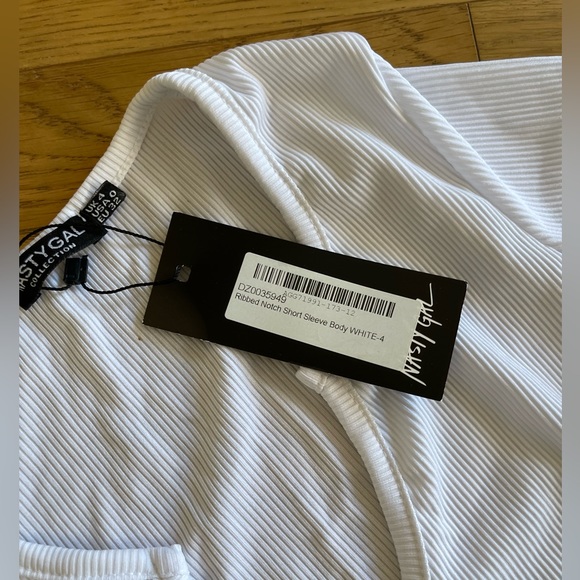 New Ribbed notch short sleeve white bodysuit NastyGal - Picture 3 of 4